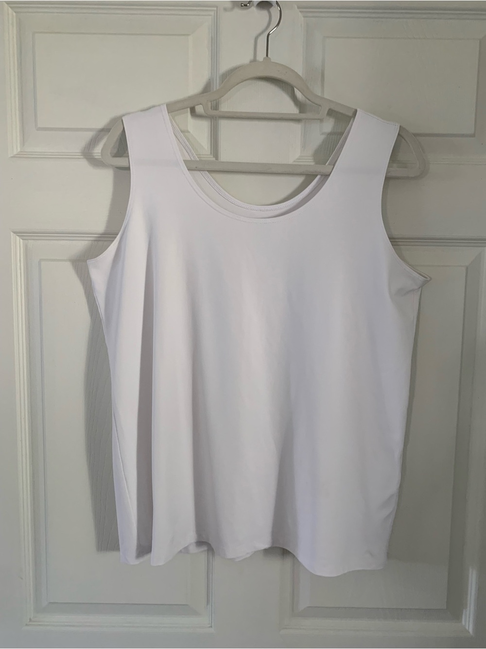 Chicos brand womans White Sleeveless Scoop Neck Tank Top